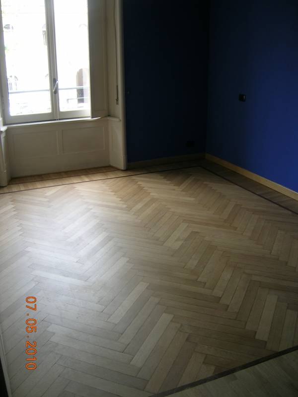 parquet lamato grezzo con greca