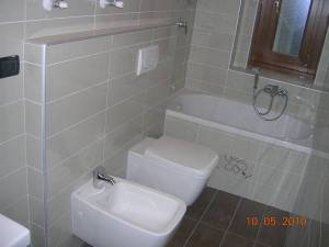 rifacimento bagno con sanitari Ideal Standard Serie 21