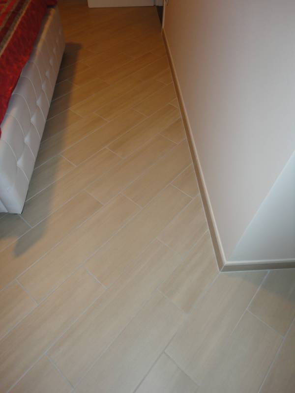 pavimento in gres porcellanato finto parquet