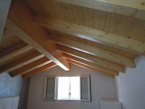 struttura tetto in legno lamellare